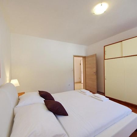 Apartmani Emili Sukošan Екстериор снимка