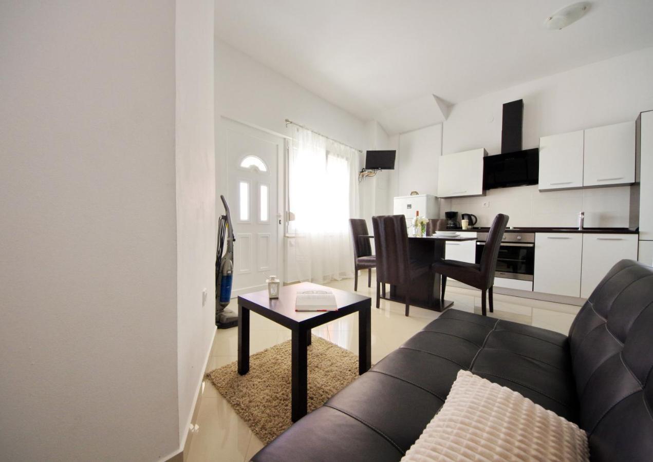 Apartmani Emili Sukošan Екстериор снимка