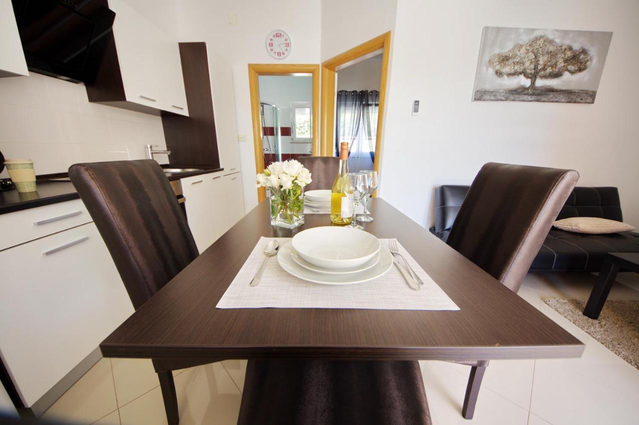Apartmani Emili Sukošan Екстериор снимка