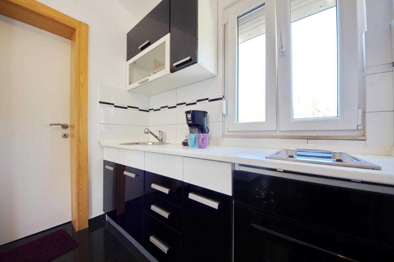 Apartmani Emili Sukošan Екстериор снимка