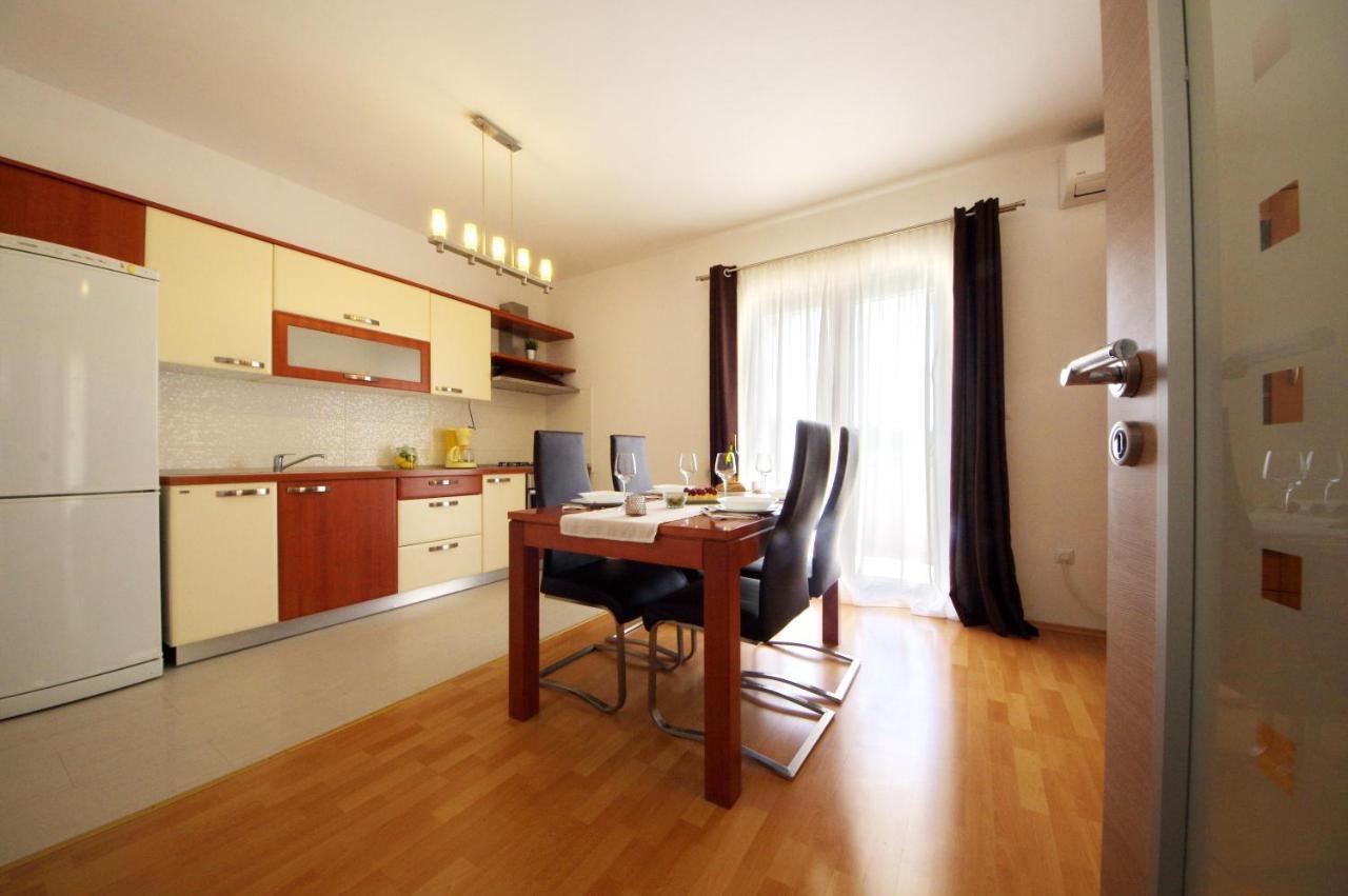 Apartmani Emili Sukošan Екстериор снимка