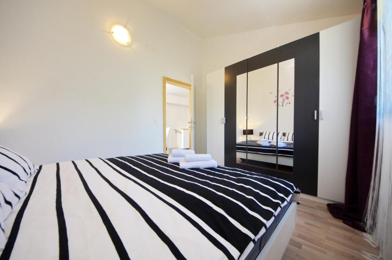 Apartmani Emili Sukošan Екстериор снимка