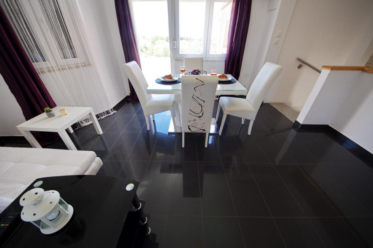 Apartmani Emili Sukošan Екстериор снимка