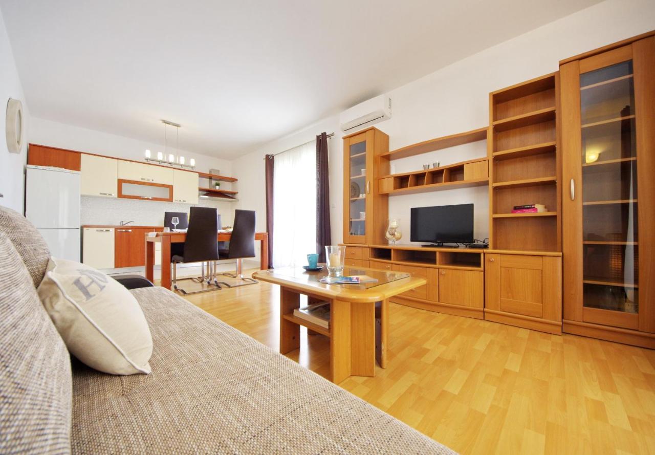 Apartmani Emili Sukošan Екстериор снимка