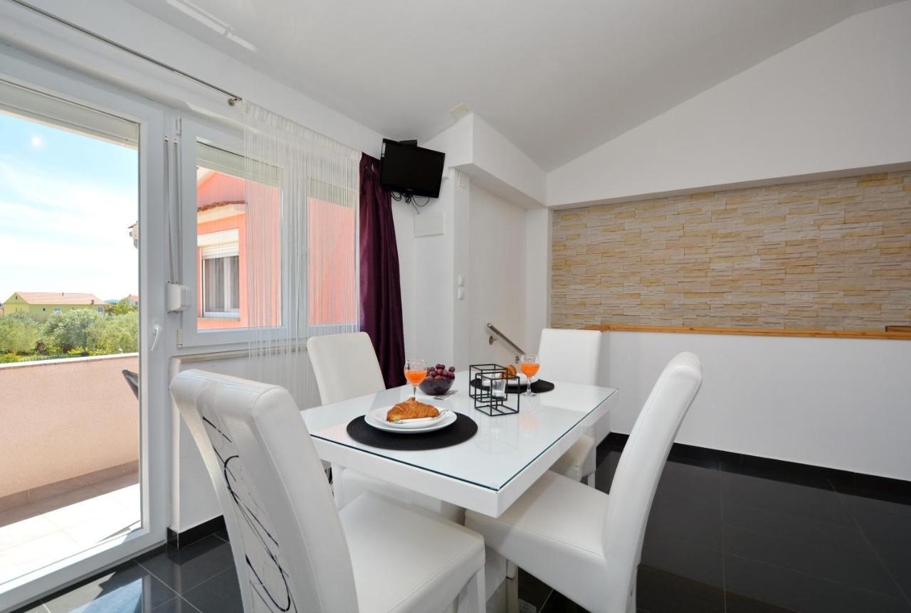 Apartmani Emili Sukošan Екстериор снимка