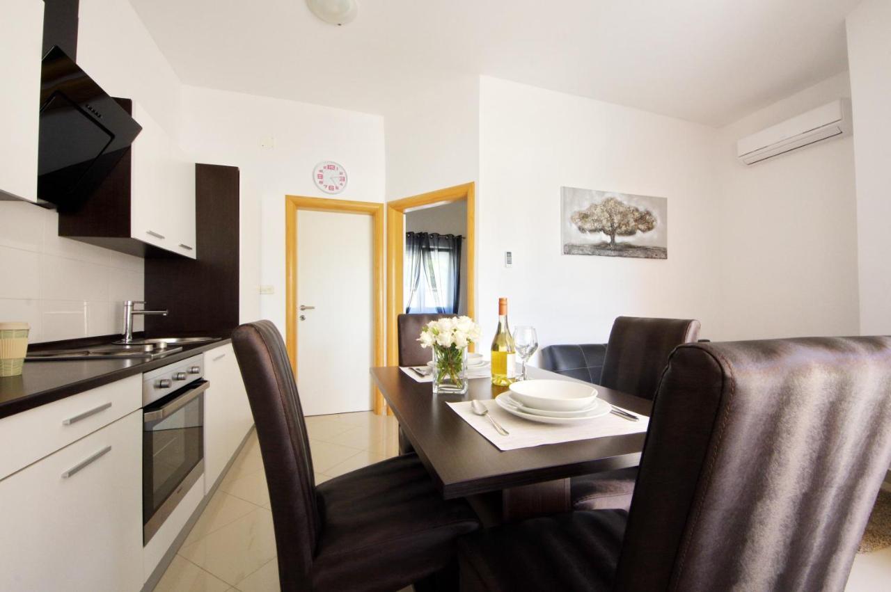 Apartmani Emili Sukošan Екстериор снимка